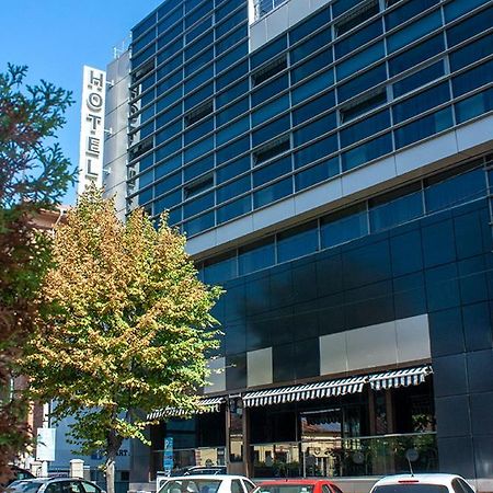 Hotel Yaky Center Питешти Экстерьер фото