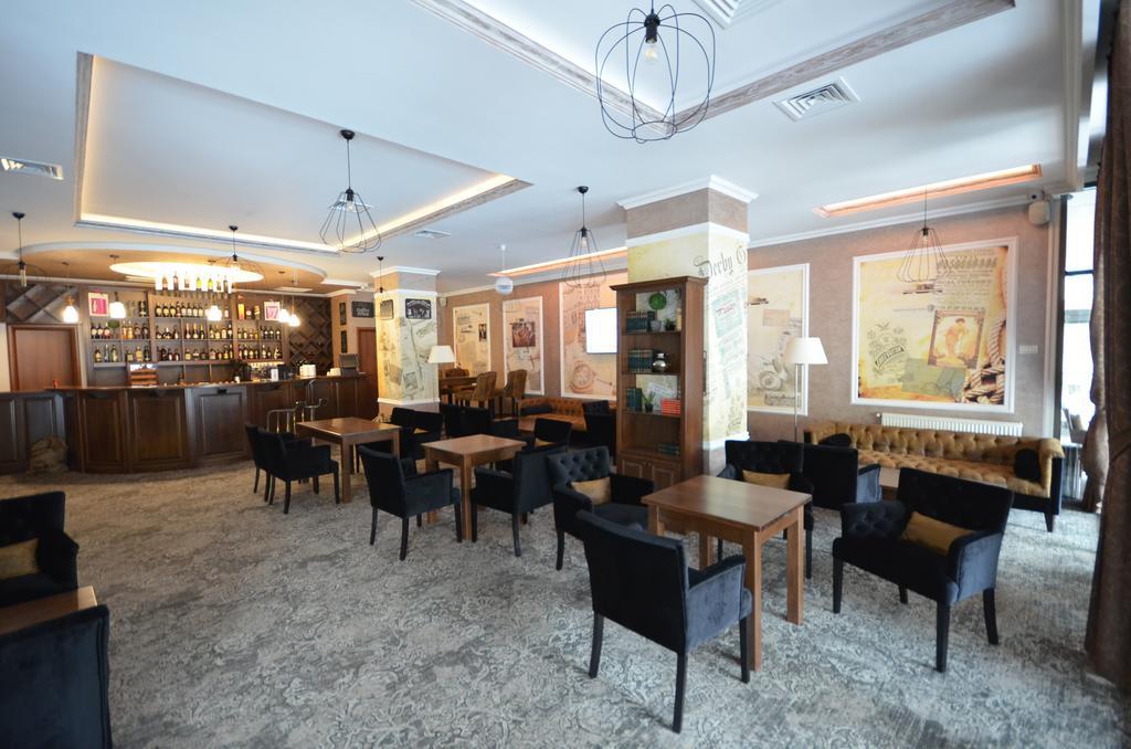 Hotel Yaky Center Питешти Экстерьер фото