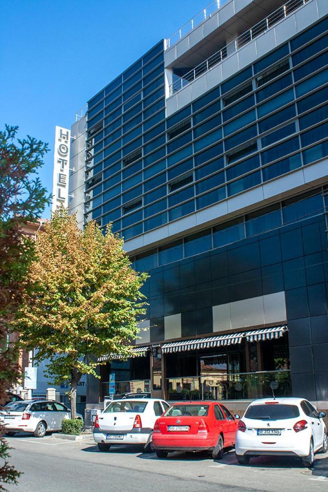Hotel Yaky Center Питешти Экстерьер фото